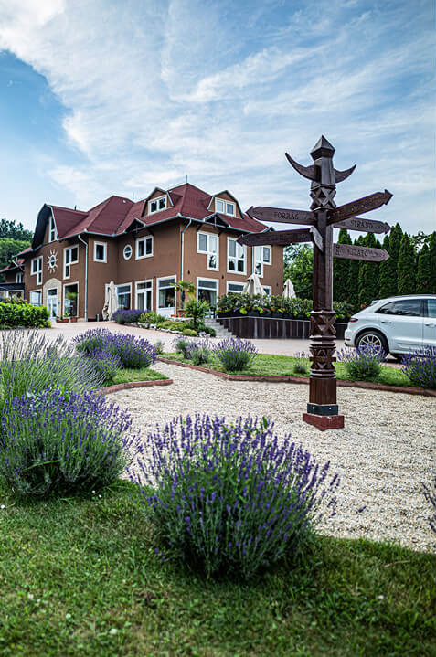Bonne Chance Hotel & Restaurant